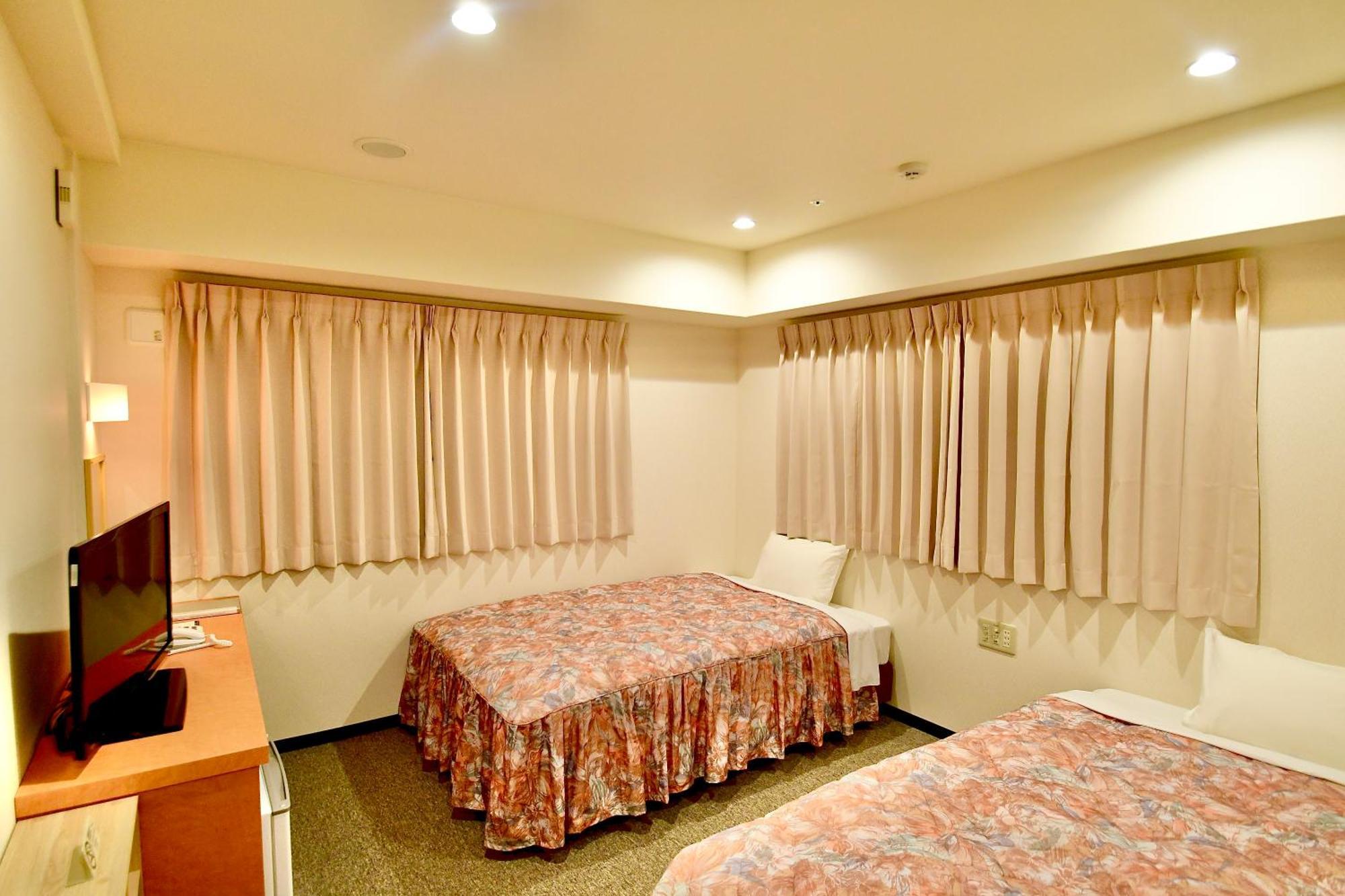 Himeji Ekimae Universal Hotel Minamiguchi Exterior photo