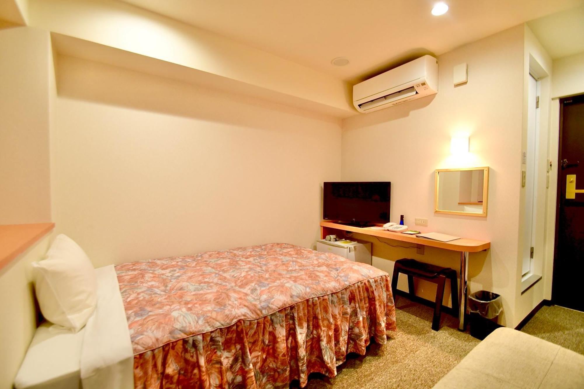 Himeji Ekimae Universal Hotel Minamiguchi Exterior photo