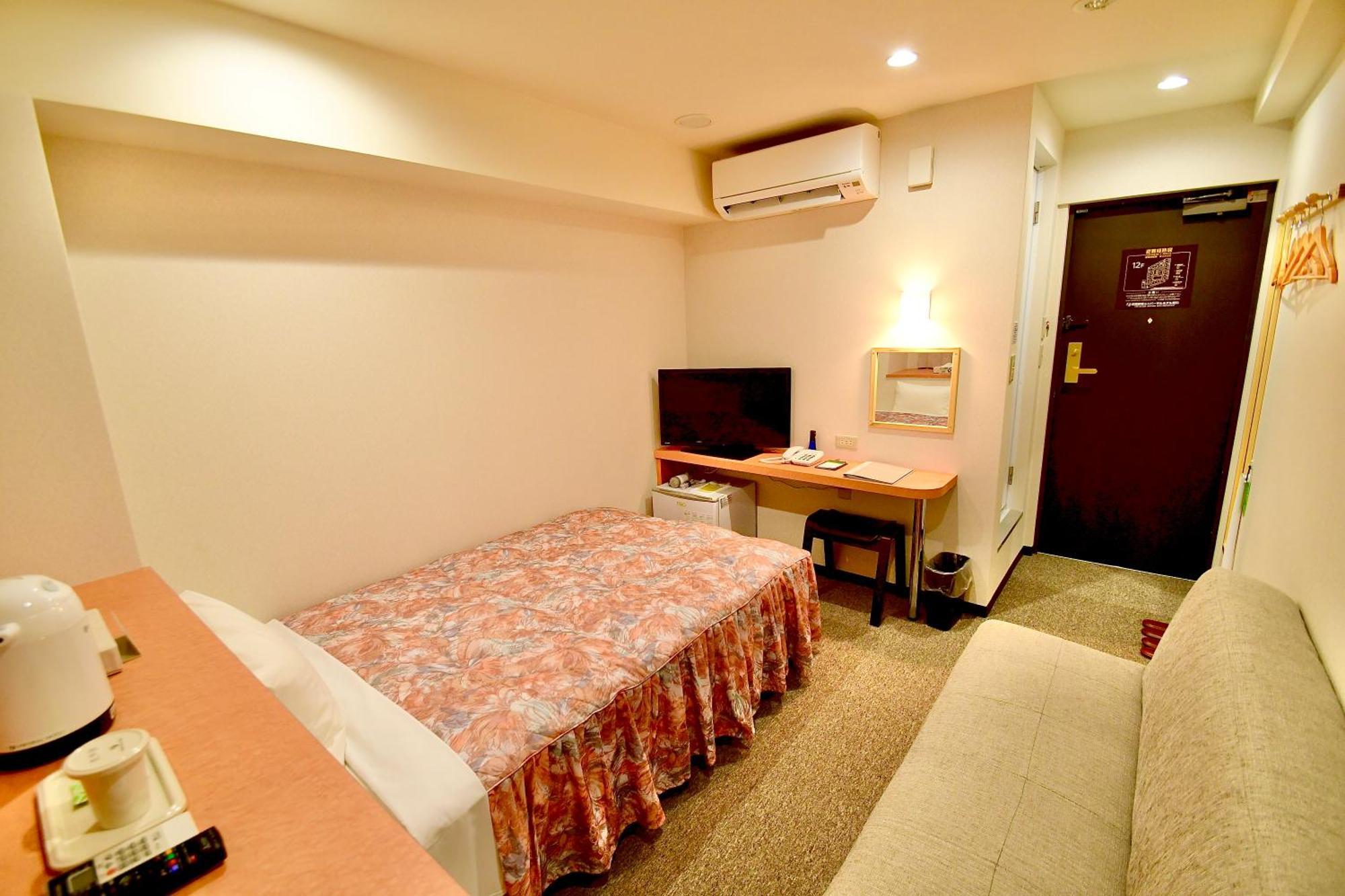Himeji Ekimae Universal Hotel Minamiguchi Exterior photo
